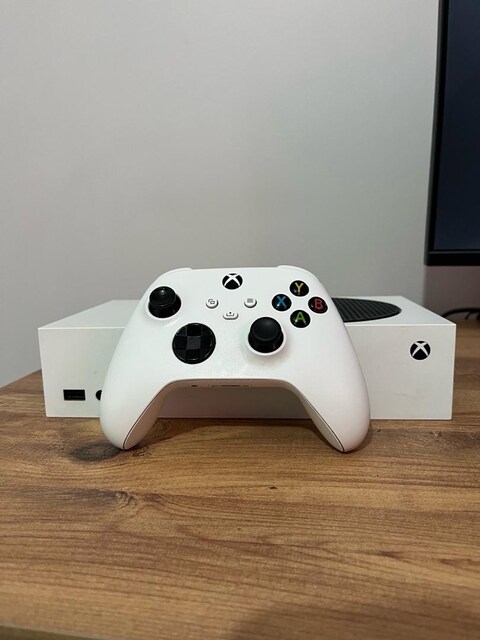 Xbox Series S tek kol temiz cihaz