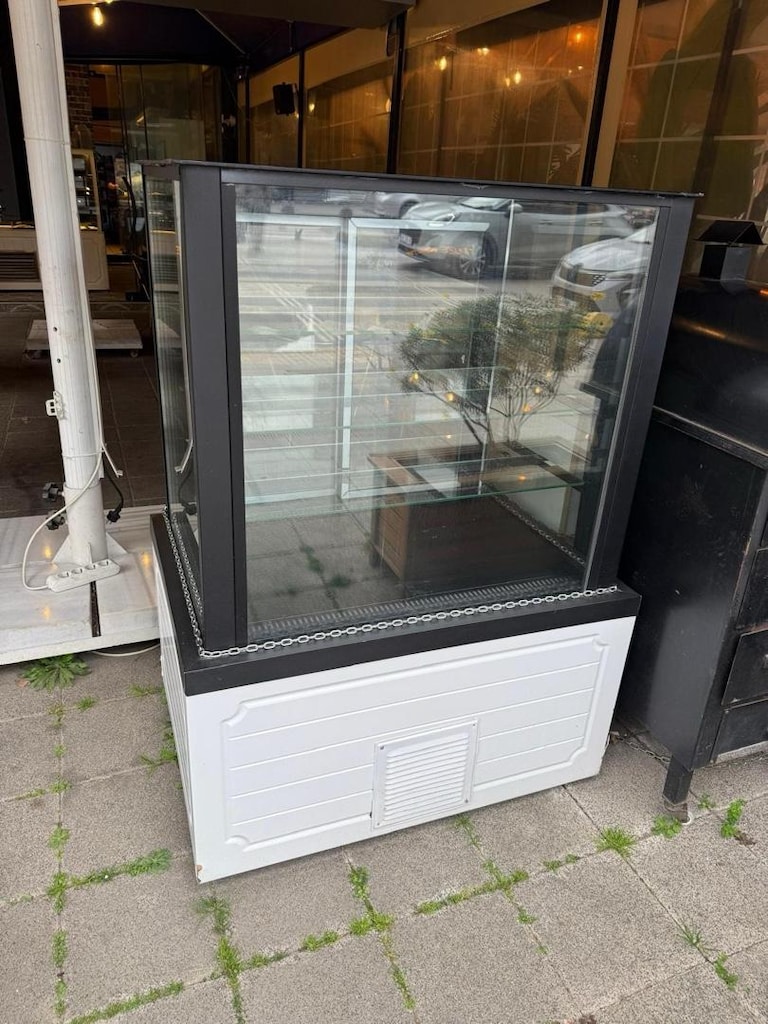Soğutmalı Pasta Teşhir Dolabı Cam Vitrin – Çalışır Durumda - 2