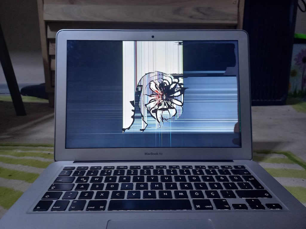 Macbook Air 2015 + Monitör - 9