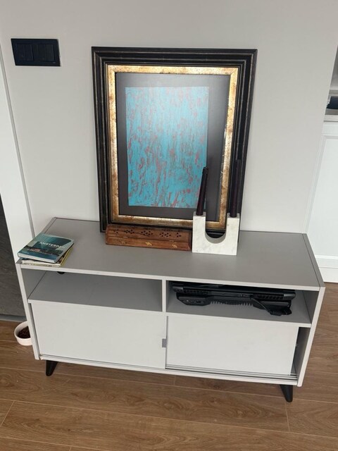 ikea kücük tv ünitesi