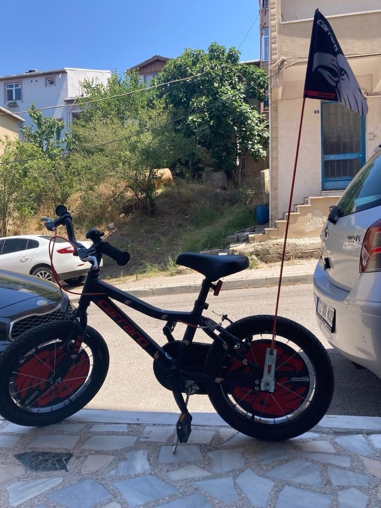 çok az kullanılmış carraro red eagle çocuk bisikleti