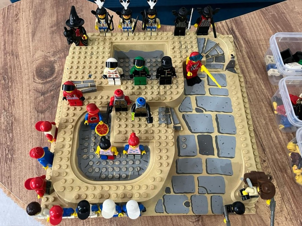 26 Adet LEGO Minifigür & 1500 Parça LEGO & Alsesuar - 2
