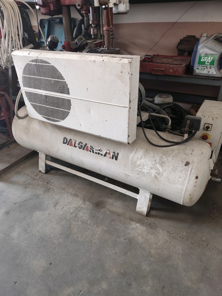 DALGAKIRAN 300 LİTRE DÖKÜM KAFA KOMPRESÖR YENİ GİBİ - 4