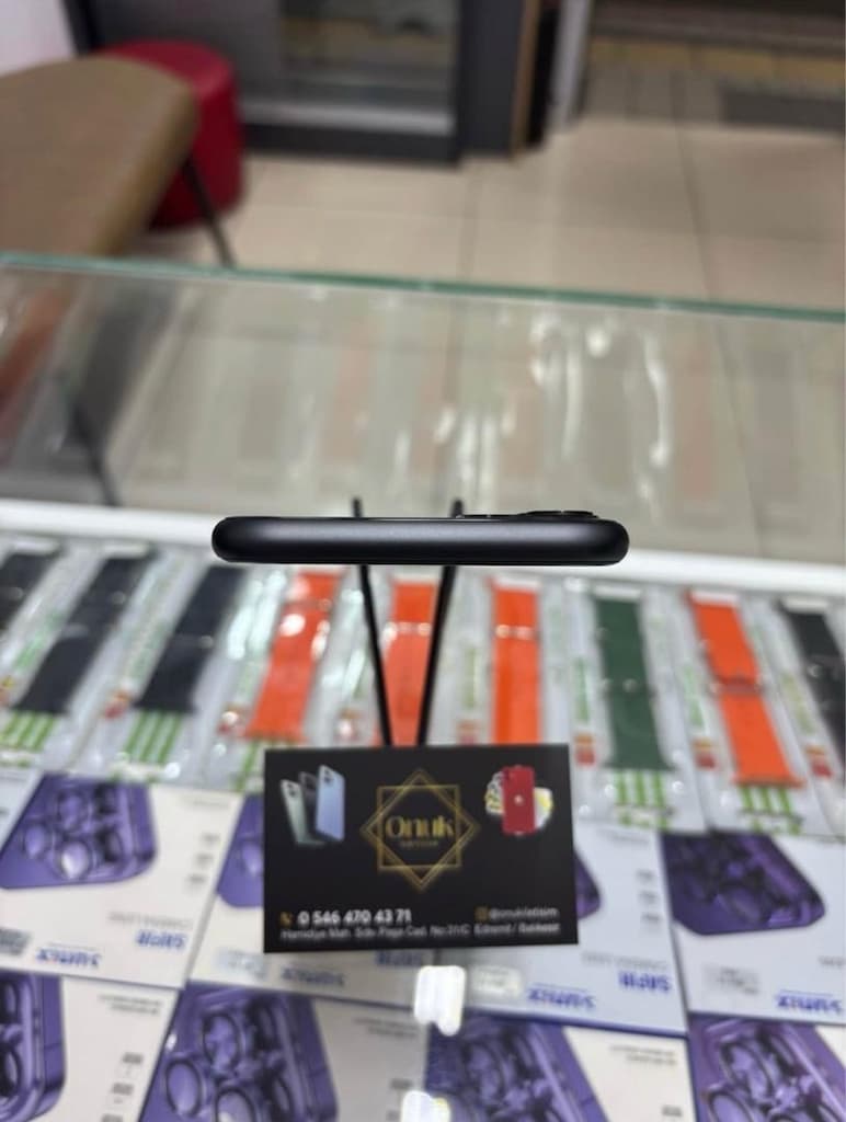 Apple iPhone 11 - 4
