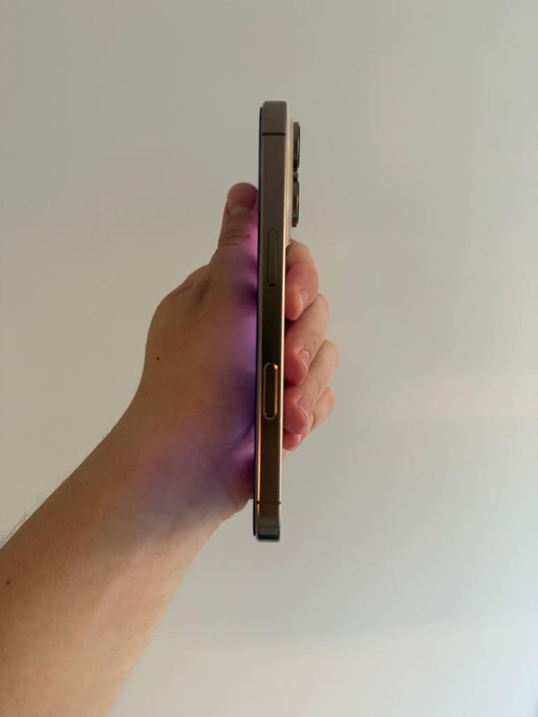 iPhone 16 Pro - 2