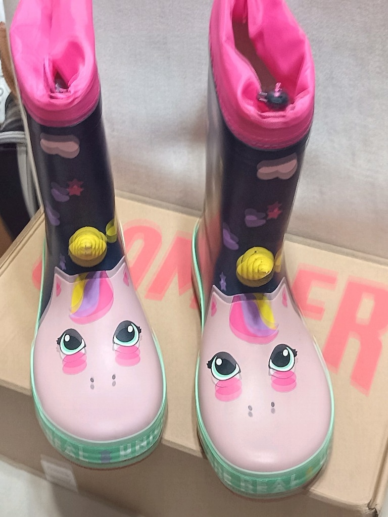 Denokids unicorn desenli sıfır cizmedir.Gecen sezondan kalan - 6