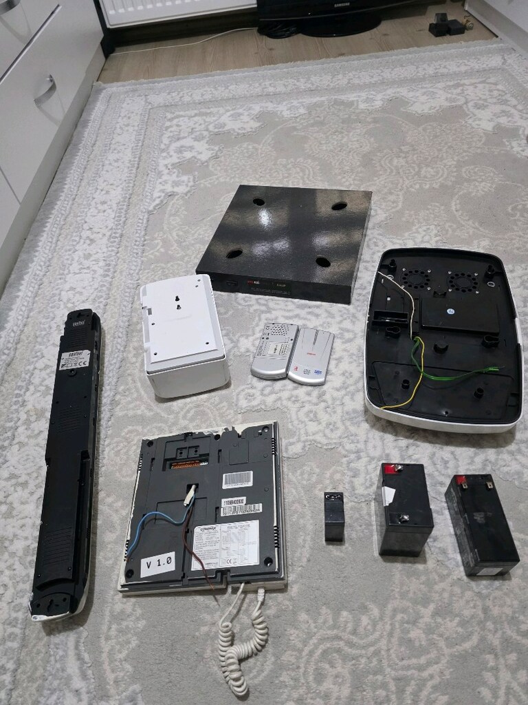 resimdeki herşey toplu halde satilik - 2