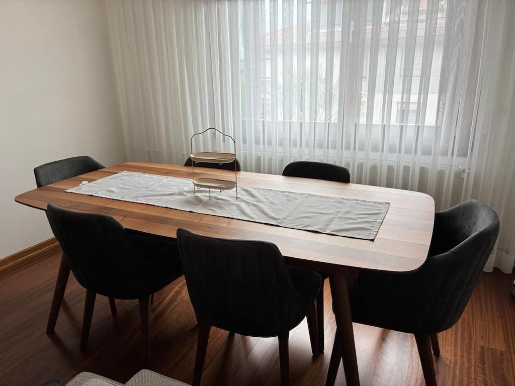 Classi Yemek Odası takımı- Masa + 6 sandalye+ konsol+ çok temiz - 6