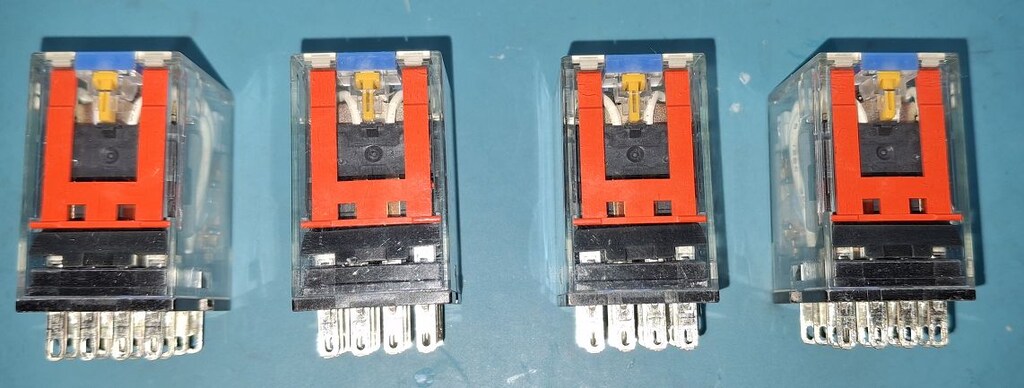 OMRON MY4IN Kontrol rolesi 4 adet + 3 adet soketleri ile.ROLE5 - 6