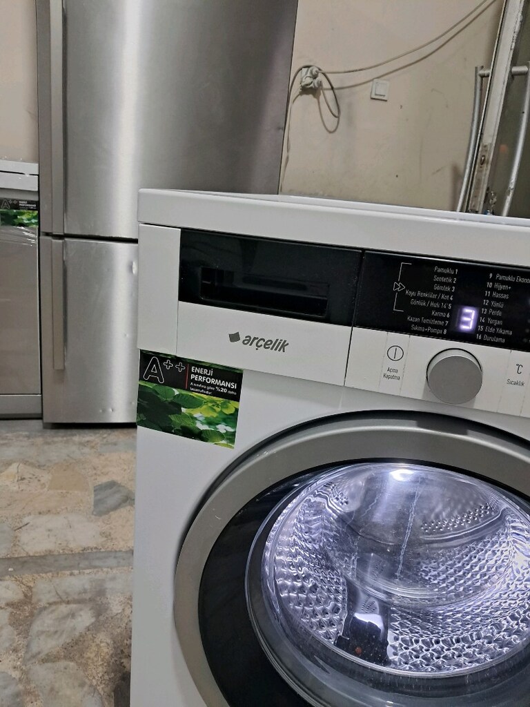 sıfır gibi arcelik 9kloluk piyano serisi camaşır makinesi 9.500 tl - 9