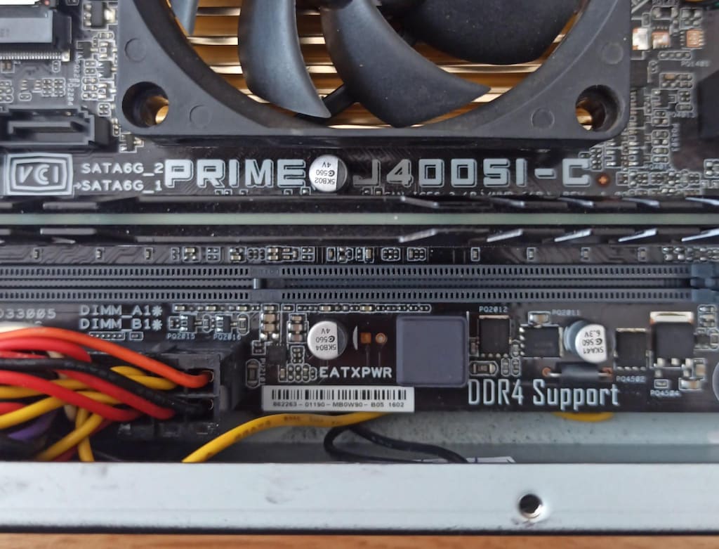 INTEL CELERON J4005 CPU 120 NVM-E SSD 8GB DDR4 RAM MİNİ PC - 4