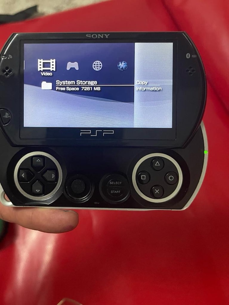 Sony Psp-N1004 Go Taşınabilir Oyun Konsolu - 2
