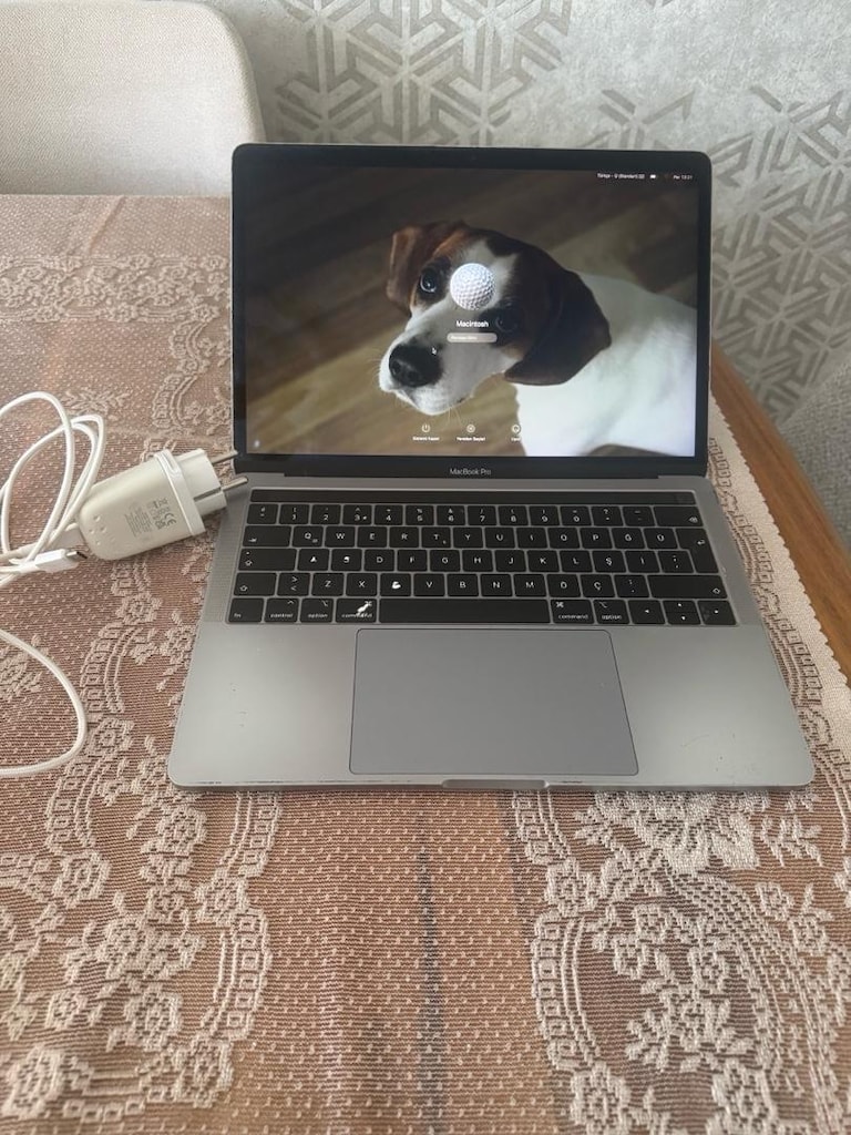 MacBook Pro 2018 8/256 - 9