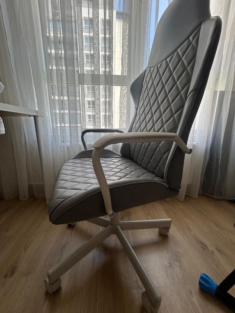 IKEA Kallax Dolap ve Sandalye - 7