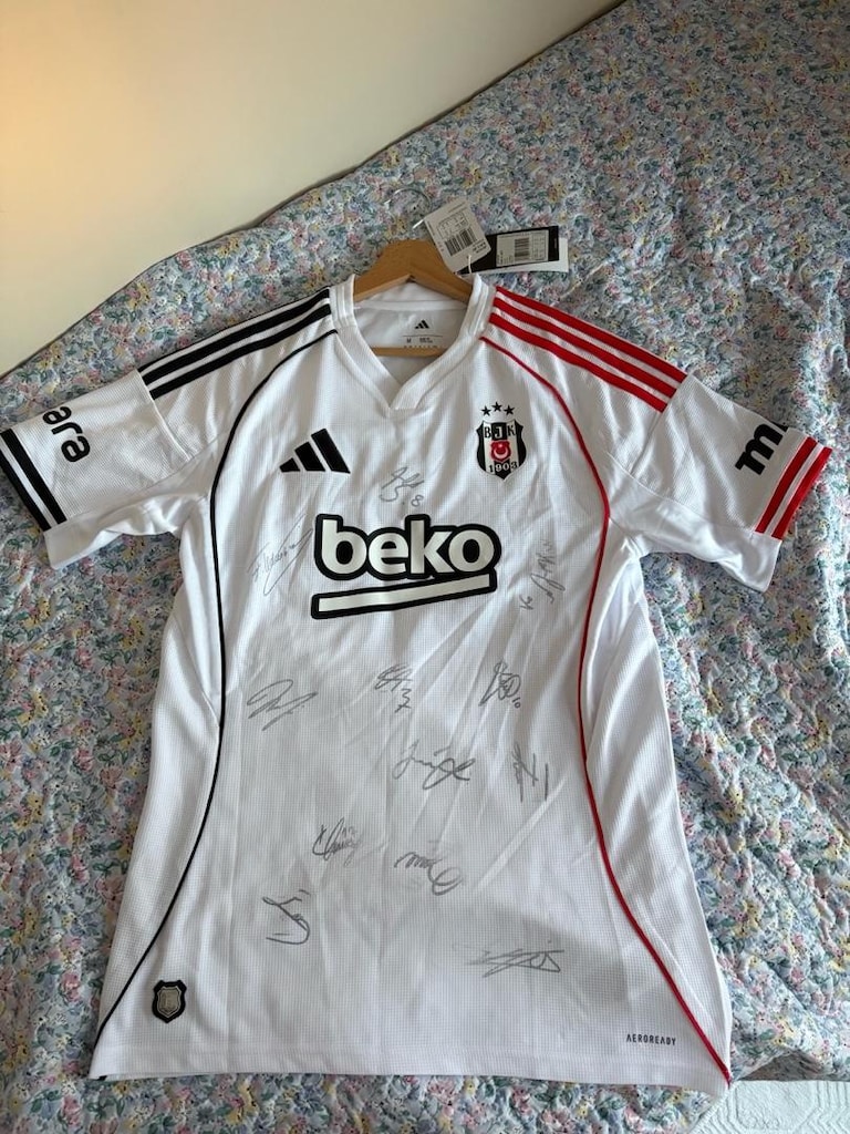 25-26 Lisanslı İmzalı Beşiktaş Forma