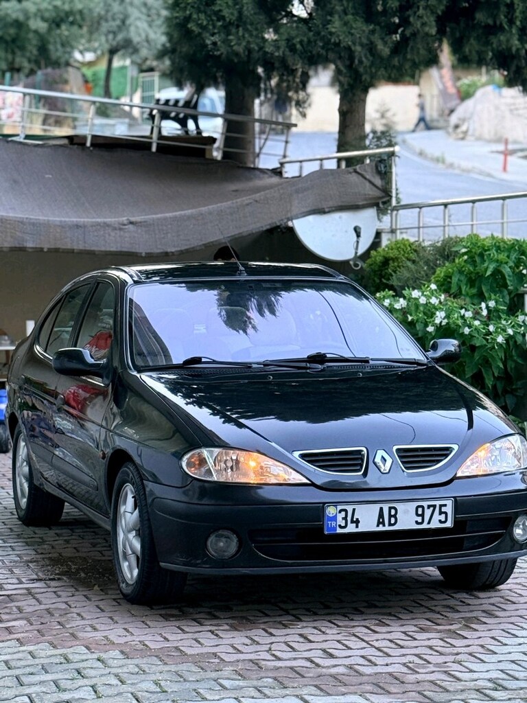 Safkan benzinli hiç LPG görmemiştir 2.0 2000 model.288000 km - 2