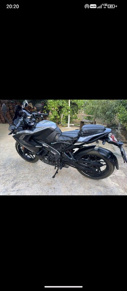BAJAJ PULSAR RS 200 2024 - 8