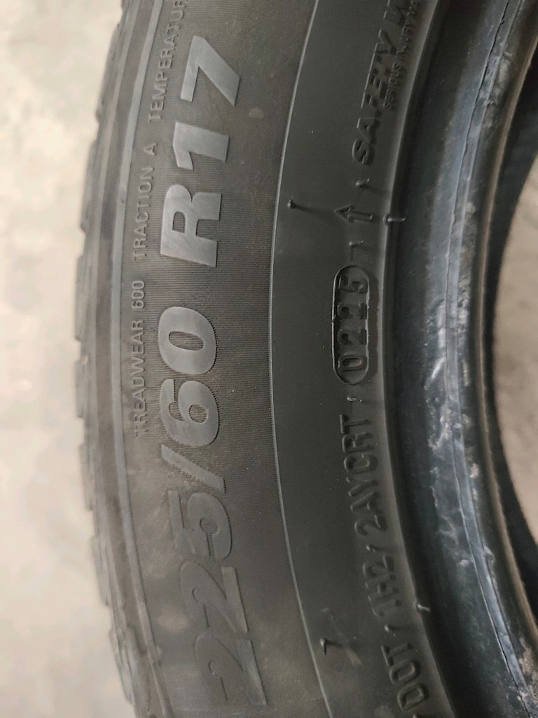 225 60 17 kumho 2025 tarihli kışlık 2 adet - 2