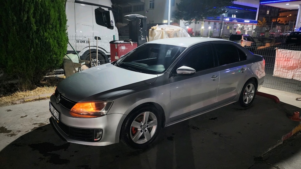 Volkswagen Jetta GLI - 13