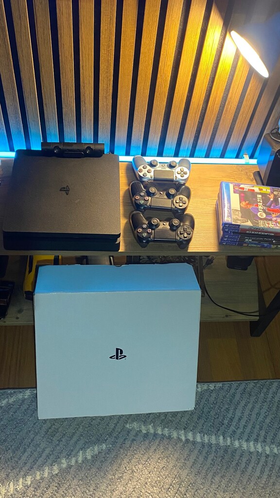 Playstayion 4 Slim - 2