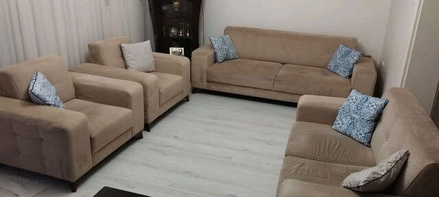 koltuk takımı ve TV ünitesi