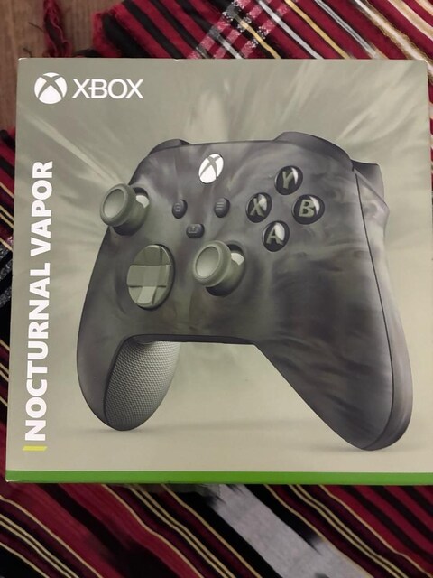 Satılık Xbox Nocturnal Vapor oyun kumandası