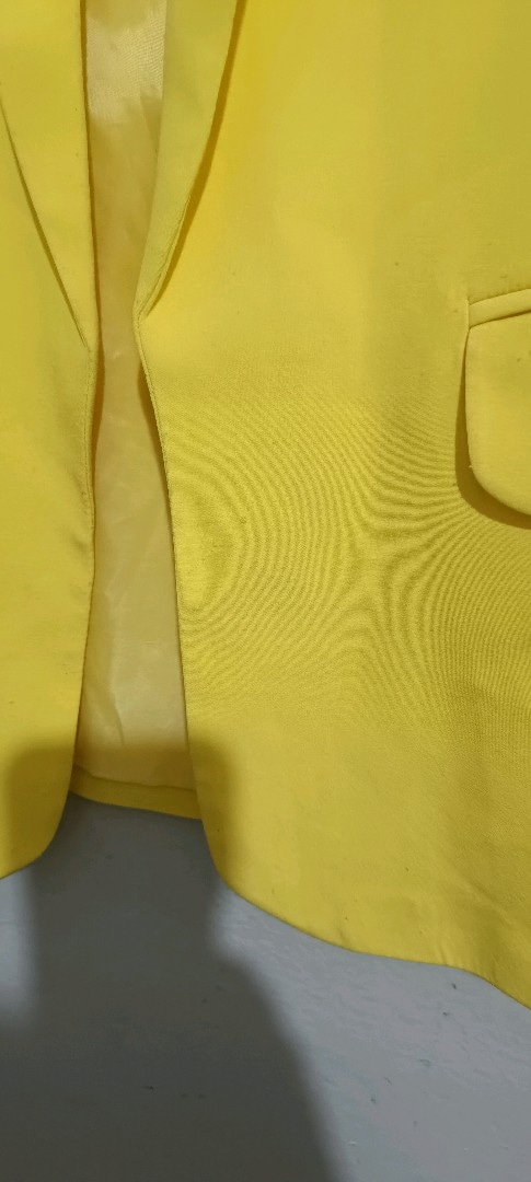 Canlı sarı renkte, oversize kesimli bu blazer ceket; açık ön tasarımı, — görsel 6/7