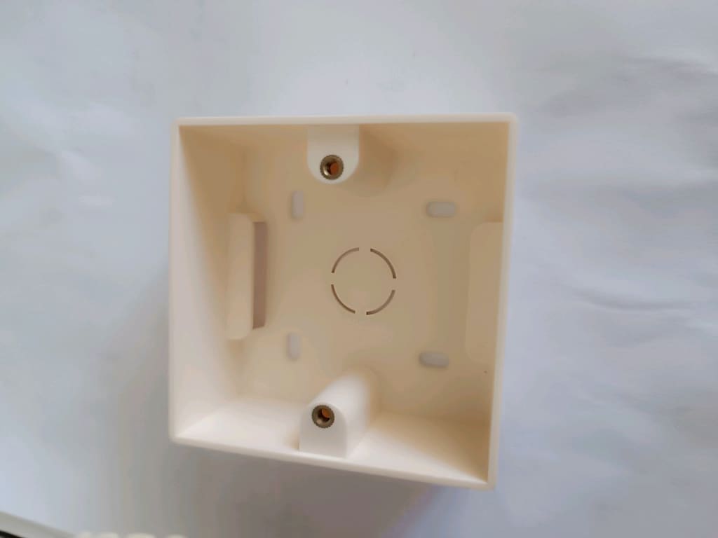 Siva ustu özel priz, uluslararasi soket tiplerine uygun, USB sarj var - 3