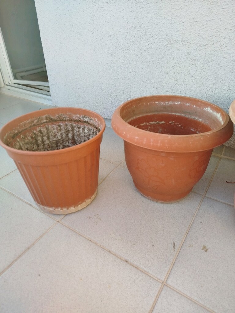 Farklı boyutlarda saksı ve tabaklar 1 büyük boy, 3 orta boy 4 küçük bo - 4