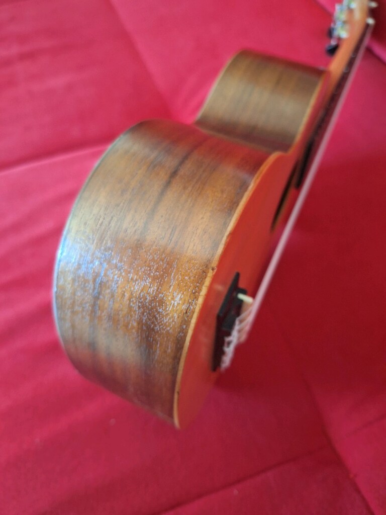 Ukulele Soprano - 8