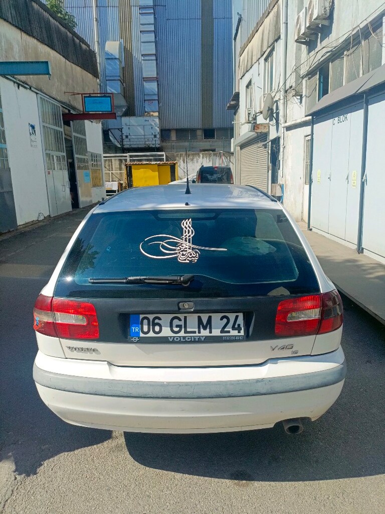 2001 model Volvo V40 - 4