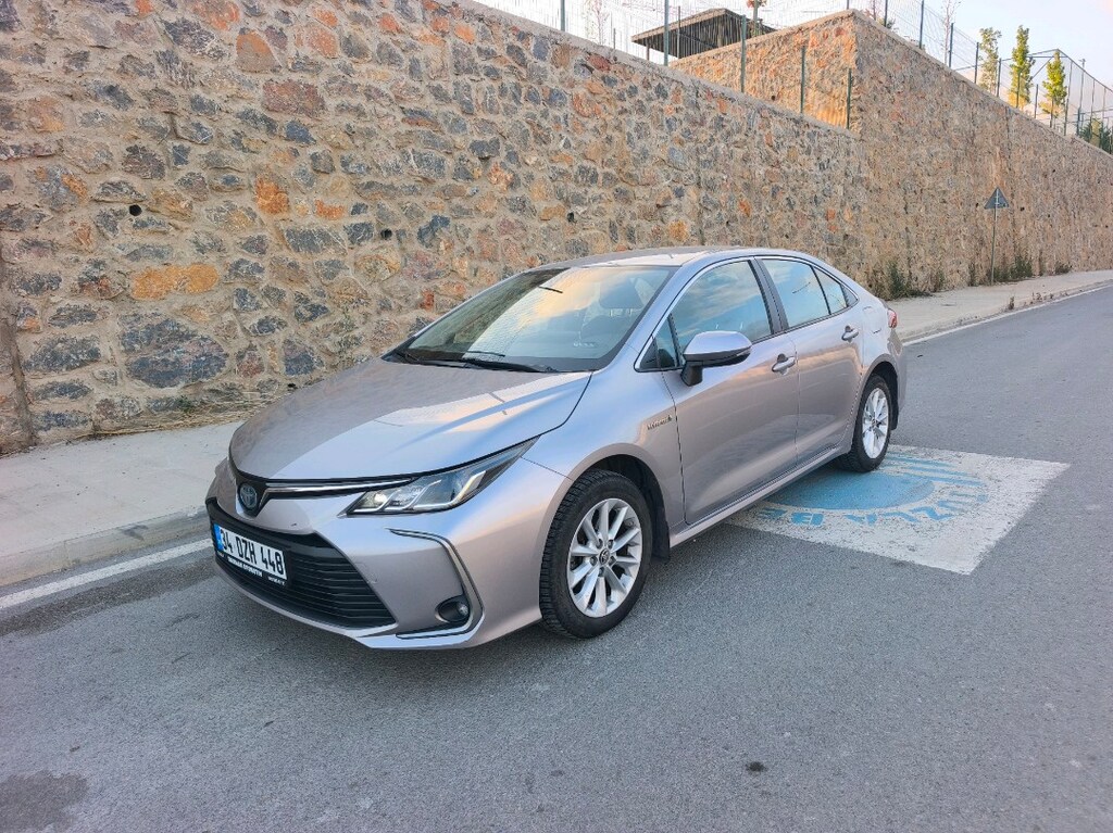 Sahibinden Toyota Corolla 1.8 Hybrid Dream e-CVT 2020 Model - 2