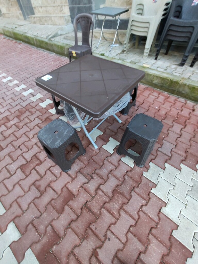 Plastik Masa Tabure Takımı - 2