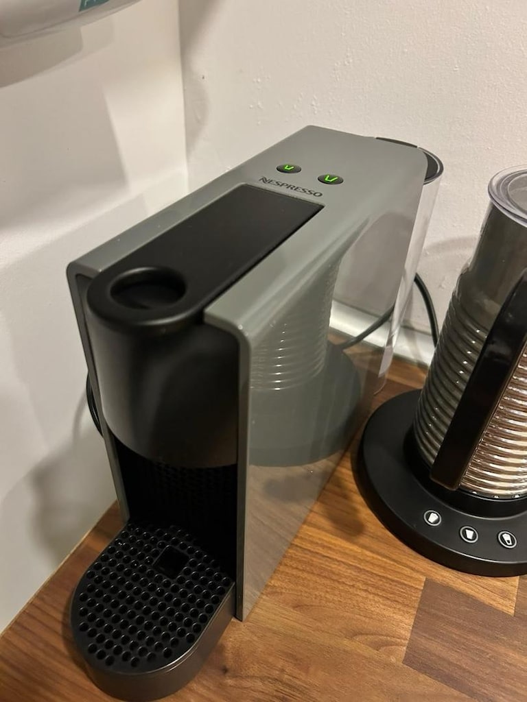 Nespresso Essenza + Aeroccino 4 - 2