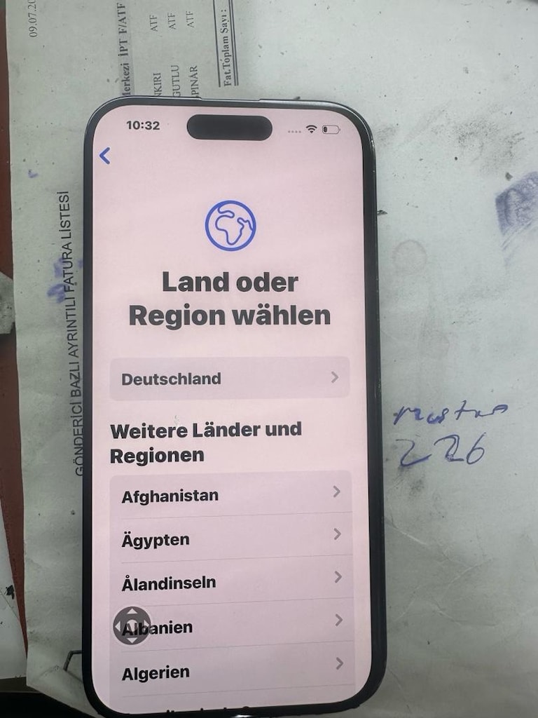 iPhone 15 orjinal çıkma pixelli ekran - 3