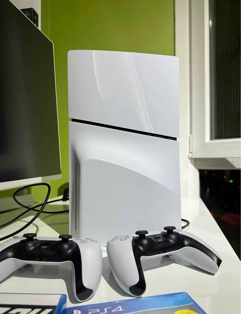 PlayStation 5 Slim - 2