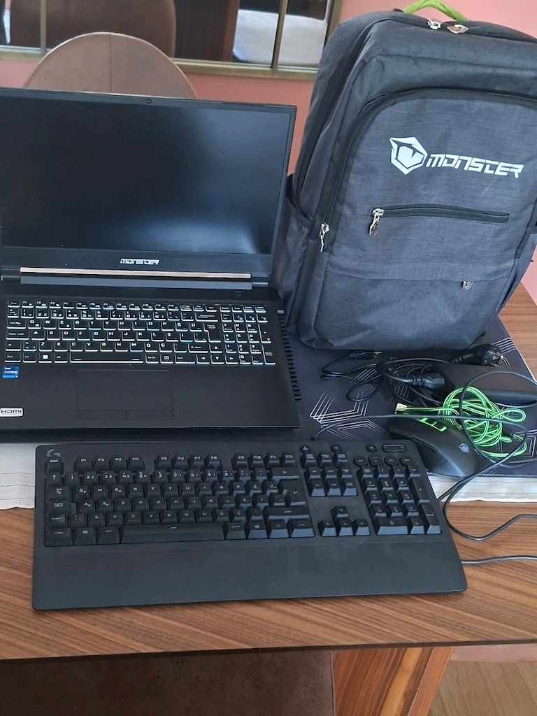 Monster i7 11. Nesil 11800H - 32GB RAM - RTX 3050Ti + full oyuncu seti - 4
