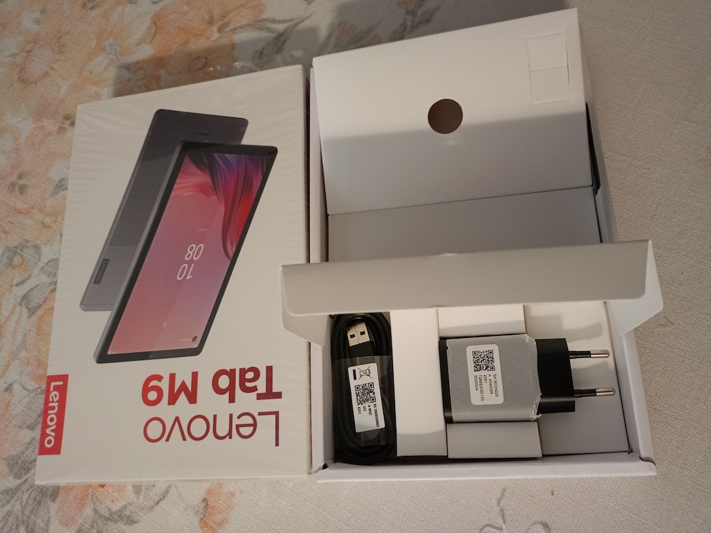 LENOVO TABLET - 6