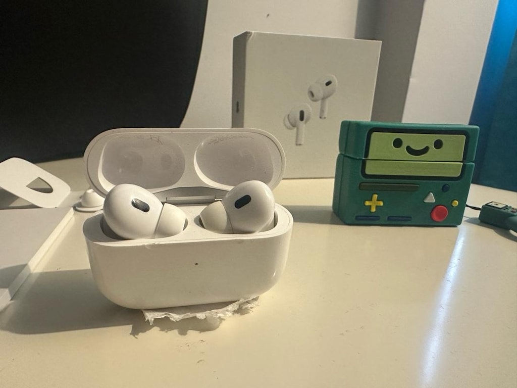 Temiz Sıfır gibi AirPods Pro 2. Nesil (+ BMO Tasarımlı Kılıf Hediyeli - 2