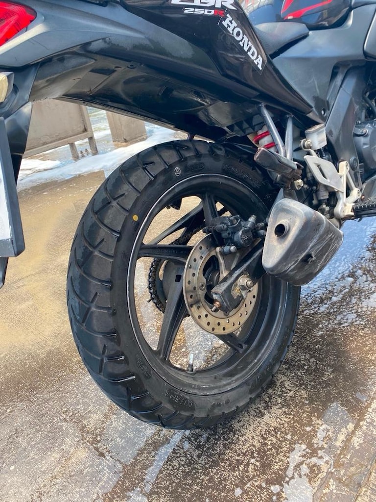 Honda cbr125r - 4