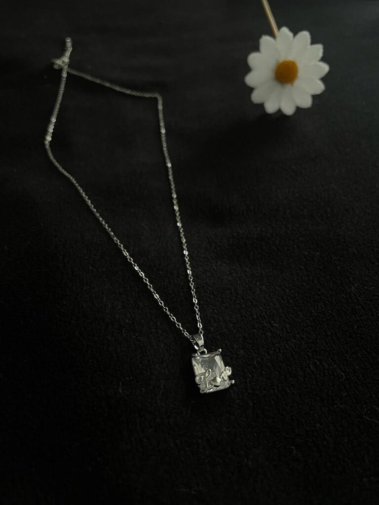 Love Yazılı Minimal Taşlı Kolye