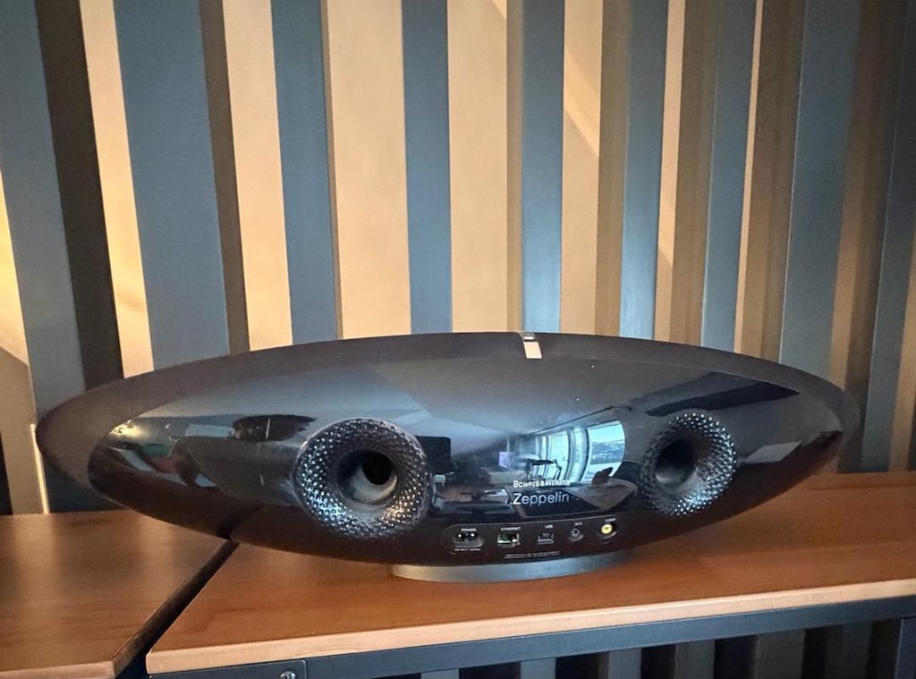 Bower & Wilkins Zeppelin - 3