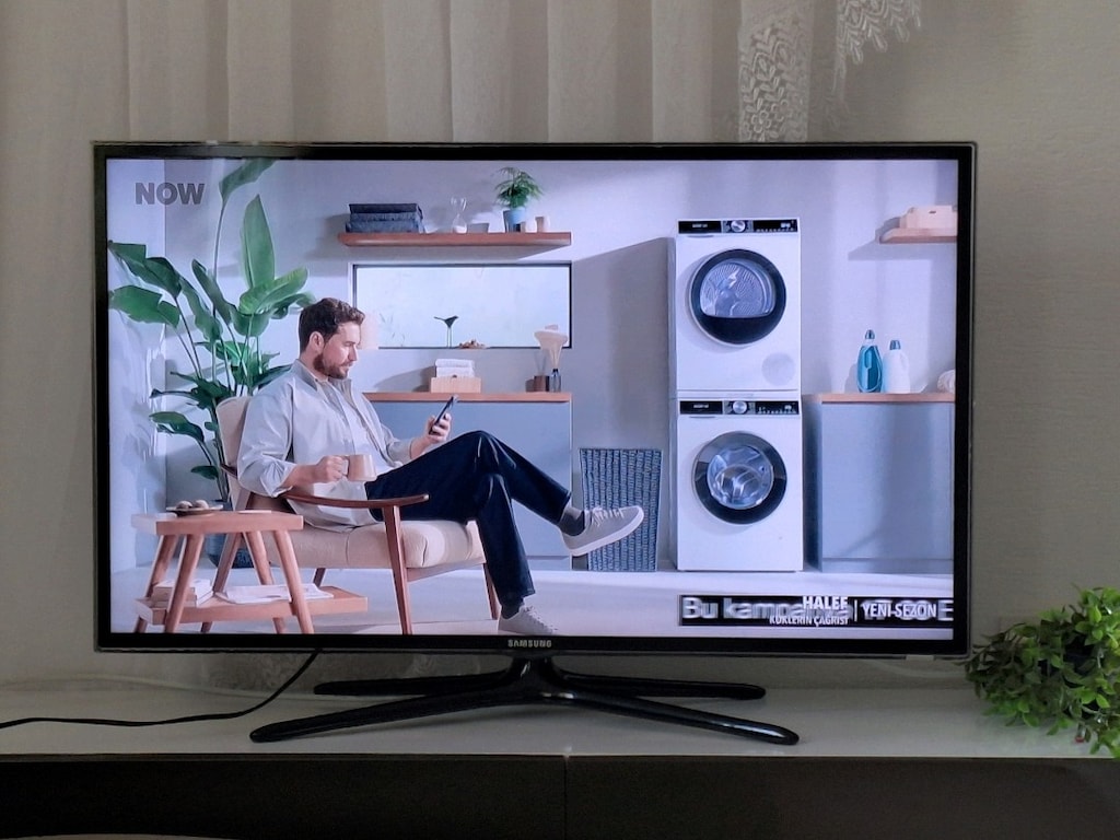 Datça'da Temiz Samsung 40" (101 Ekran) Smart LED TV - Dahili Wi-Fi - 3