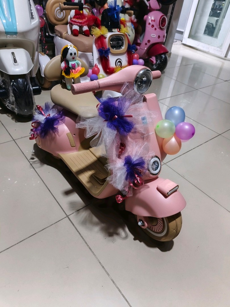 (KAMPANYA)12 VOLT 2-6 YAŞ VESPA KUMANDALI&MANUEL AKÜLÜ ARABA SCOOTER - 7
