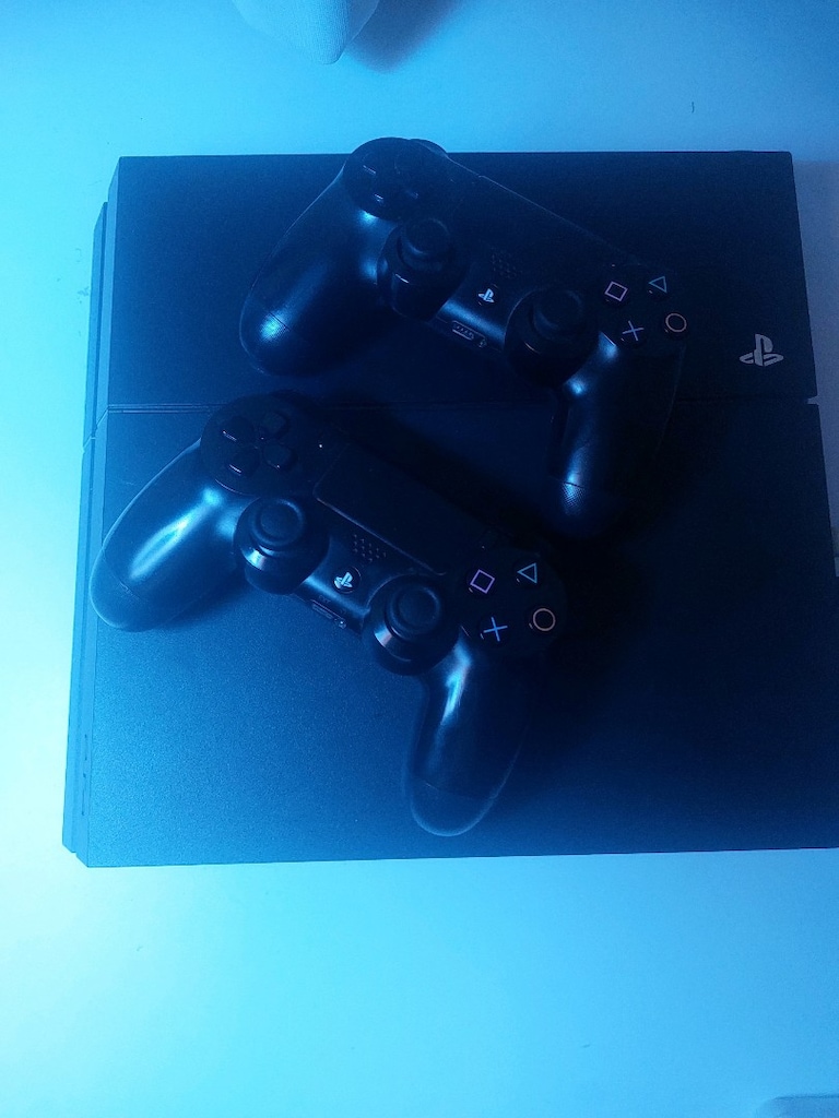 PS4 Fat Kasa 1TB Orijinal + 2 Orijinal Kol Temiz Kullanılmış