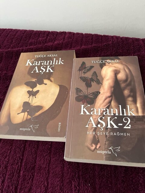 karanlık aşk serisi Tuğçe aksal iki kitap