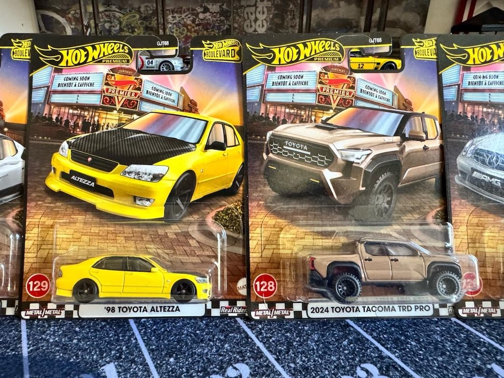HOTWHEELS PREMIUM BOULEVARD SET - 3