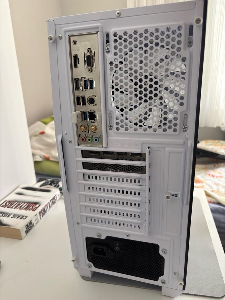 RTX 4060 + R5 5600 / 32 GB RAM / Wi-Fi Anakart / Beyaz Kasa Oyuncu PC - 8