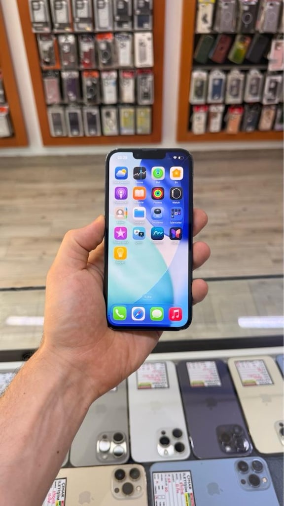 iPhone 16e Black 128GB - 4