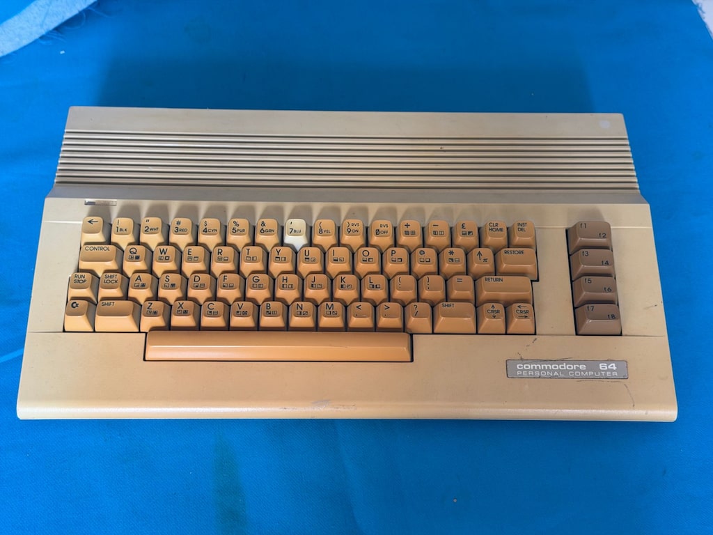Commadore C 64 C Personel Computer Oyun Konsolu - 12